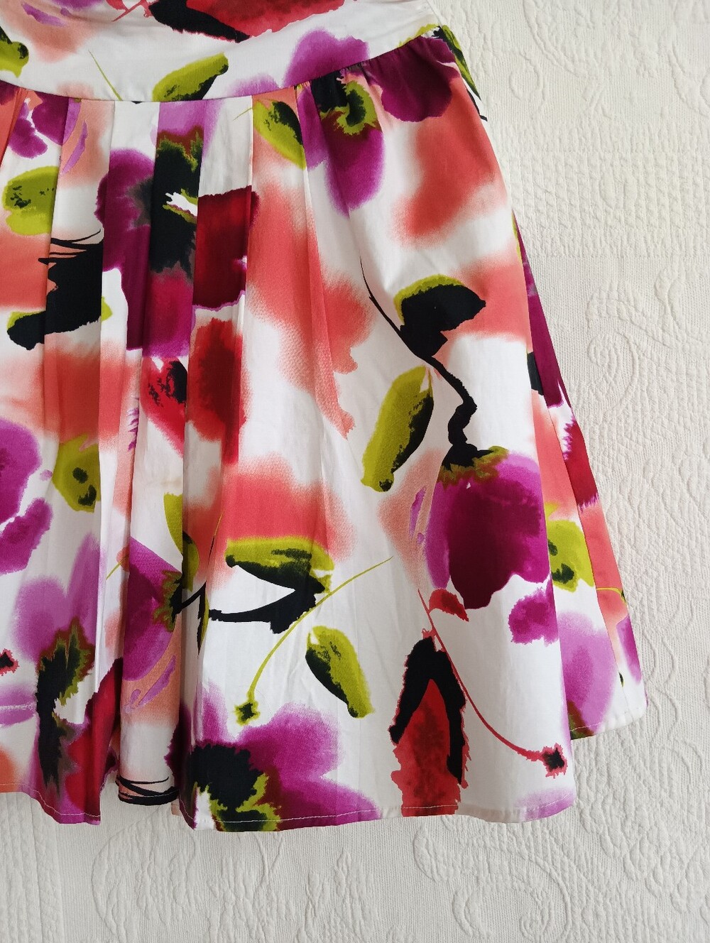 Worthington Saturated Floral A-Line Skirt  White Pink Red Pleated Knee Length SM - Picture 5 of 11